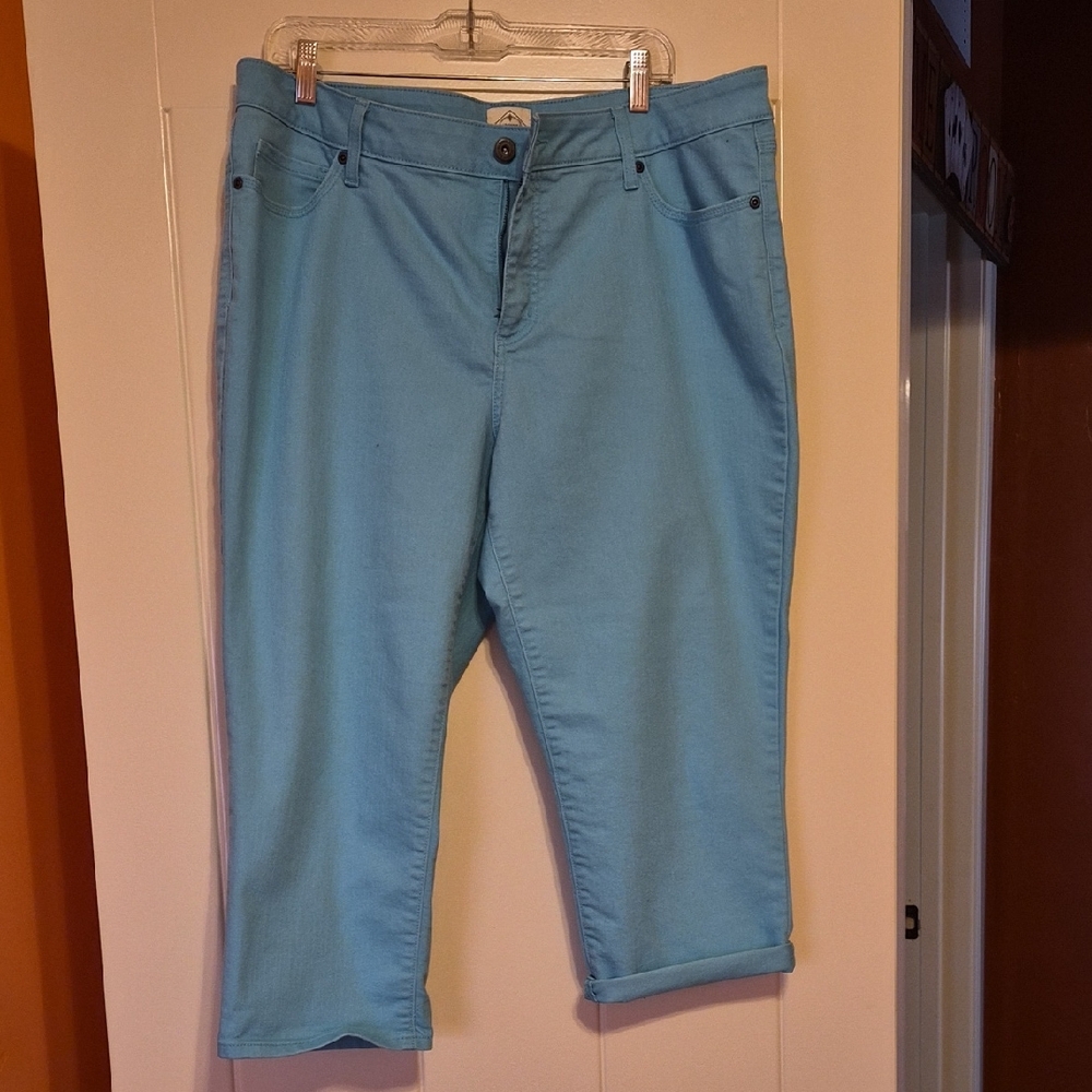 Saint John's Bay Active Sky Blue Capri Pants